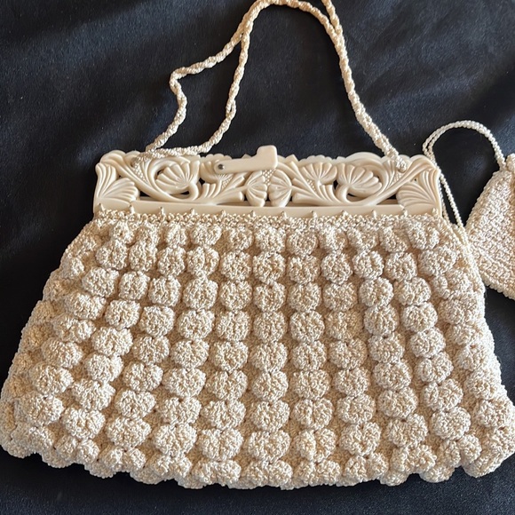 Vintage Handbags - Vintage Cream Crochet Purse w/Plastic Carved Floral Clasp Frame